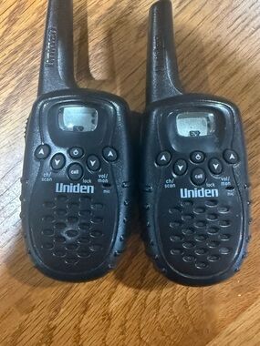 Uniden Black Portable Two-Way Radios – Pair
